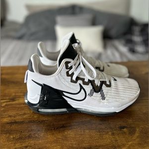 NIKE MENS LeBRON WITNESS 6